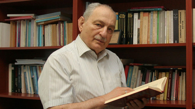 Prof.Dr.Bayraktar Bayraklı